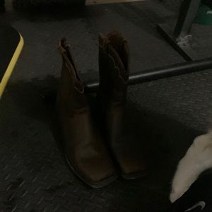 Mens square toe cowboy boots. Justin’s. Never worn.